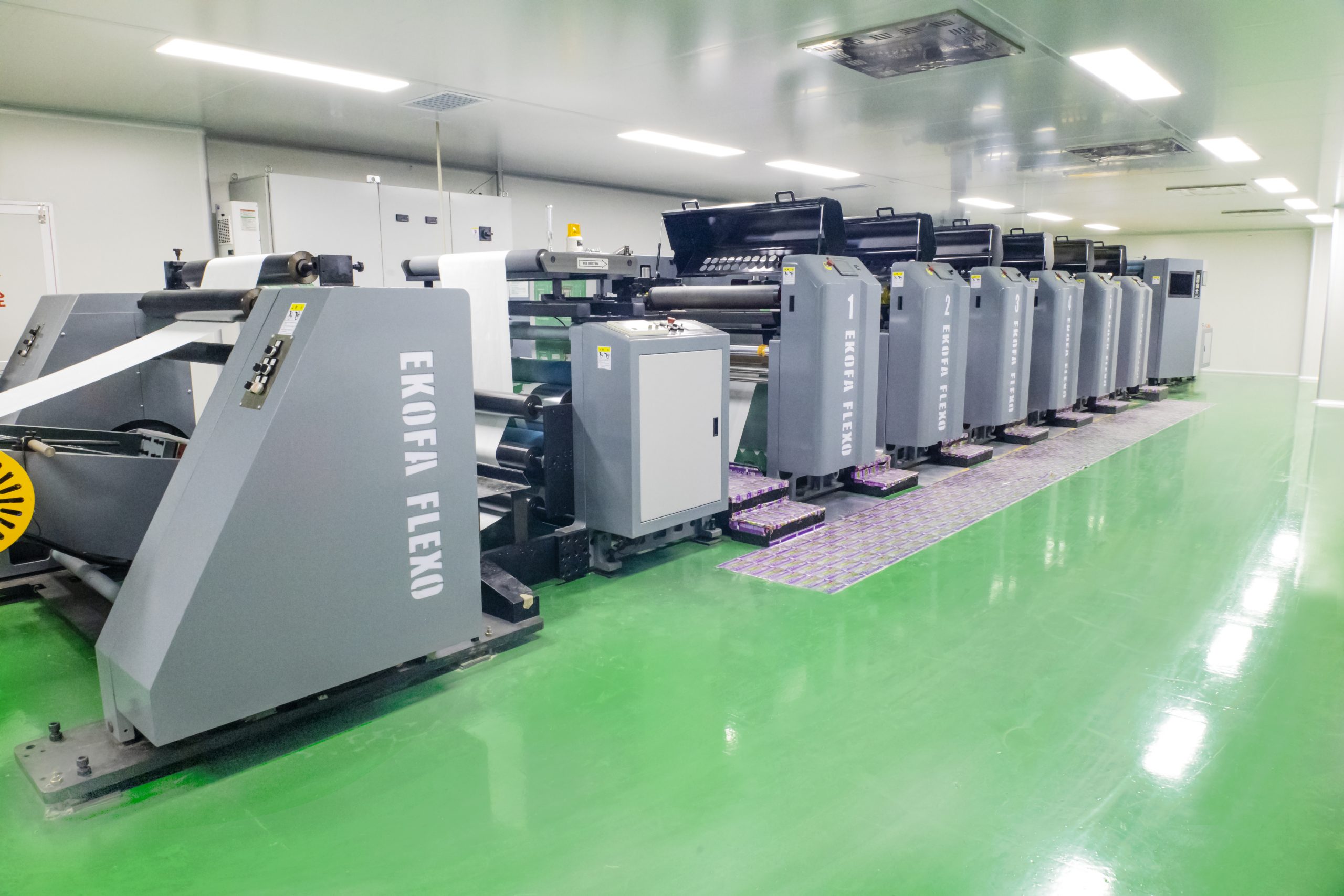 สายการลามิเนตที่โรงงานผลิตบรรจุภัณฑ์ Lion Packaging